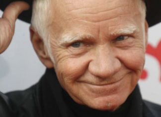 Bonnie and Clyde star Michael J Pollard dies aged 80 Bonnie and Clyde star Michael J Pollard dies aged 80