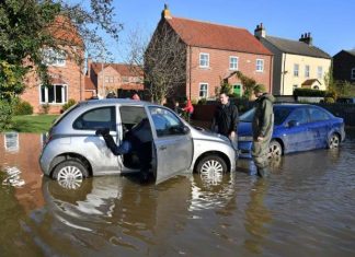 UK flood warnings: Residents braced for more rain UK flood warnings: Residents braced for more rain