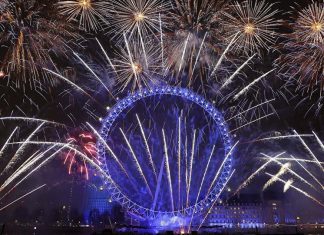 New Year fireworks in London (Video) New Year fireworks in London (Video)