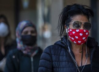 UK: public can wear scarves instead of masks (Study) UK: public can wear scarves instead of masks (Study)