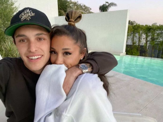Ariana Grande goes Instagram official with her new boyfriend (Photo)