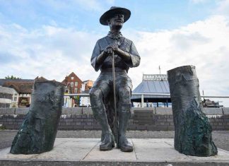 Robert Baden-Powell statue to be removed from Poole Quay Robert Baden-Powell statue to be removed from Poole Quay