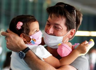 Scientists unlock the secret to the perfect cuddle (Study) Scientists unlock the secret to the perfect cuddle (Study)