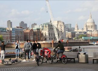 UK coronavirus death toll passes 40,000 UK coronavirus death toll passes 40,000