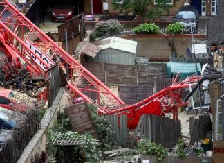 Bow crane collapse: One dead and four injured Bow crane collapse: One dead and four injured