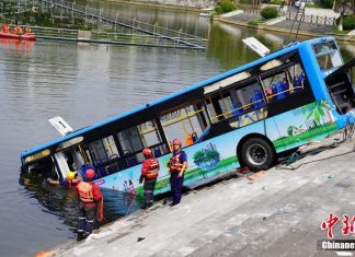China bus crash Into Guizhou Lake Kills 21 People China bus crash Into Guizhou Lake Kills 21 People