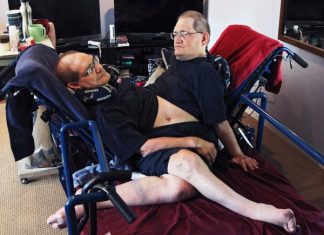 World’s oldest conjoined twins Ronnie & Donnie Gaylon die at 68 World's oldest conjoined twins Ronnie & Donnie Gaylon die at 68