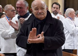 Legendary nouvelle cuisine pioneer Pierre Troisgros dies aged 92 Legendary nouvelle cuisine pioneer Pierre Troisgros dies aged 92