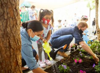 Meghan Markle and Harry surprise kids at school (Picture) Meghan Markle and Harry surprise kids at school (Picture)