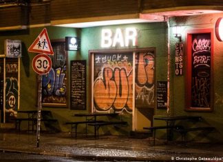Berlin court suspends bar and restaurant curfew, Report Berlin court suspends bar and restaurant curfew, Report