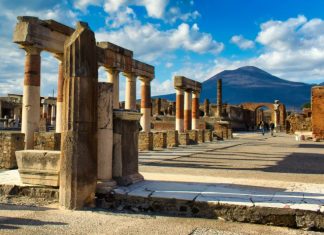 Tourist returns ‘cursed’ artefacts looted from Pompei, Report Tourist returns 'cursed' artefacts looted from Pompei, Report
