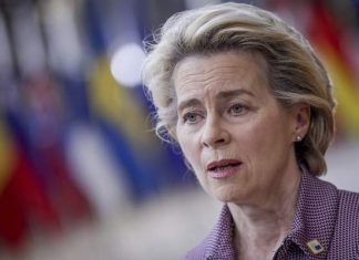 Ursula von der Leyen leaves EU summit to go into quarantine Ursula von der Leyen leaves EU summit to go into quarantine