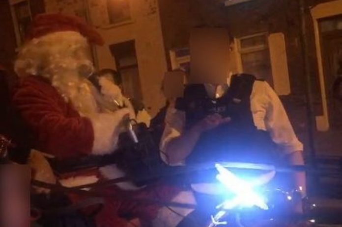 Police pull over Santa and his sleigh for having no lights as he hands out presents, Report
