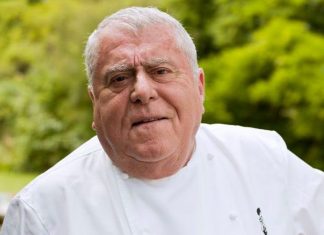 Chef and restaurateur Albert Roux dies aged 85 Chef and restaurateur Albert Roux dies aged 85
