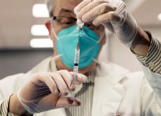 Costco, Walmart, Walgreens and CVS to Offer COVID-19 Vaccines: Here’s what you need to know Costco, Walmart, Walgreens and CVS to Offer COVID-19 Vaccines: Here’s what you need to know