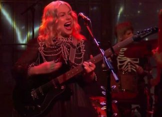 Phoebe Bridgers, Rock Star, Smashed Her Guitar On ‘SNL’ (Video) Phoebe Bridgers, Rock Star, Smashed Her Guitar On 'SNL' (Video)