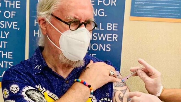 Sir Billy Connolly receives second dose of coronavirus vaccine