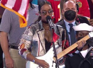 Watch H.E.R. Perform “America the Beautiful” at Super Bowl 2021 (Video) Watch H.E.R. Perform “America the Beautiful” at Super Bowl 2021 (Video)