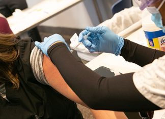 Walgreens Covid Vaccine: Pfizer vaccine now available for kids 12+ Walgreens Covid Vaccine: pharmacy now offering Pfizer COVID-19 vaccine for 12 to 15-year-olds