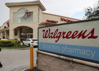 Walgreens COVID-19 Vaccine Scheduling: Pharmacy to Offer Third Shots Walgreens COVID-19 Vaccine Scheduling: Pharmacy to Offer Third Shots