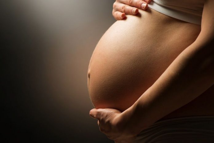 Pregnancy associated with right-brain activity, study suggests