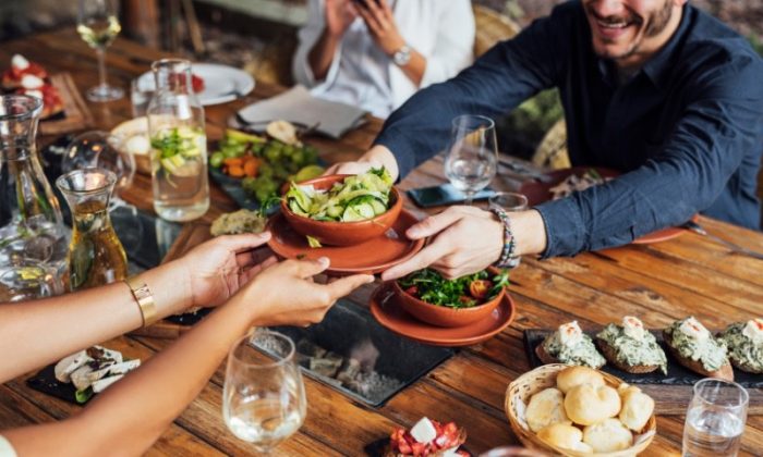 Planning a Vegetarian Dinner Party for 6? Here’s a Tasty 3-Course Menu